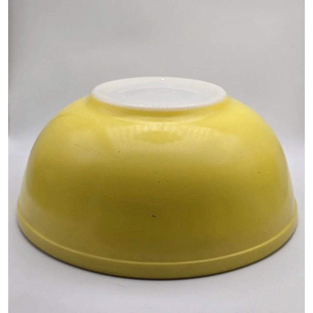 Vintage Pyrex Yellow 404 Mixing Bowl 4 Quart Primary Colors Series Milk Glass